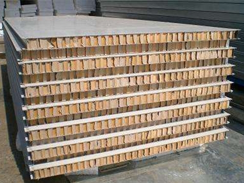 吳(wu)江蜂窩(wo)紙箱