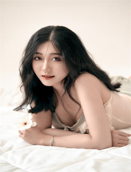 午夜巴黎电影_锦心似玉免费观看完整版_妻子女儿替丈夫还债的电影